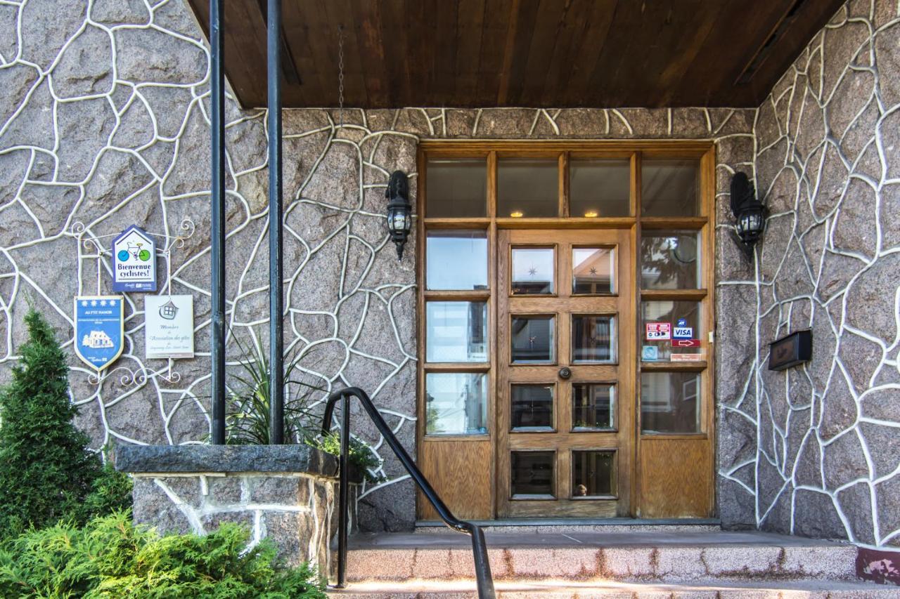 小庄园乡村度假屋b＆B旅馆 Chicoutimi 外观 照片