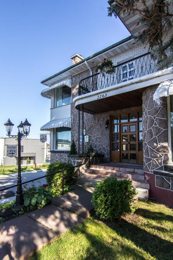 小庄园乡村度假屋b＆B旅馆 Chicoutimi 外观 照片