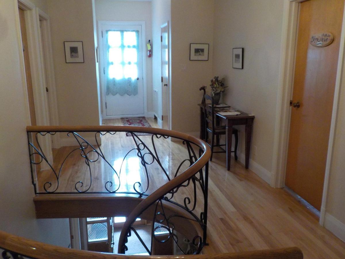 小庄园乡村度假屋b＆B旅馆 Chicoutimi 外观 照片